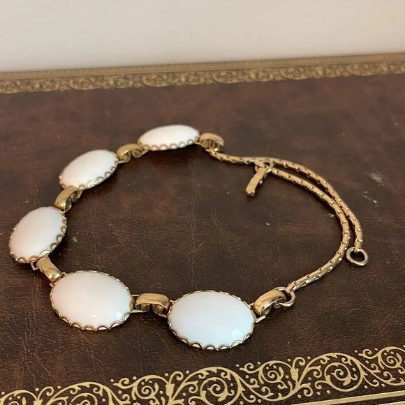 Vintage Gold and White Choker Style Necklace - Picture 6 of 6